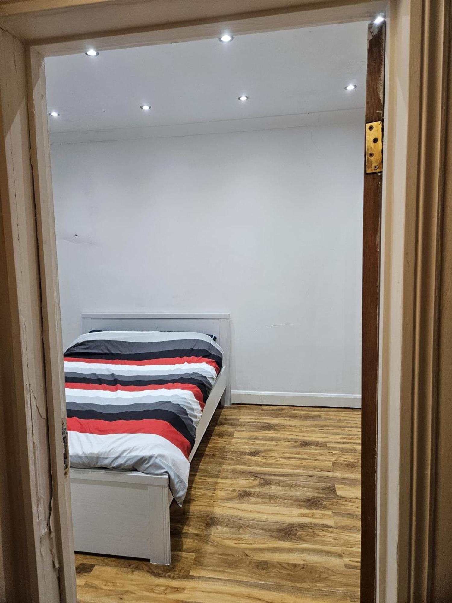 לונדון 2 Bedroom Flat - Travel Direct To Heathrow/Central מראה חיצוני תמונה