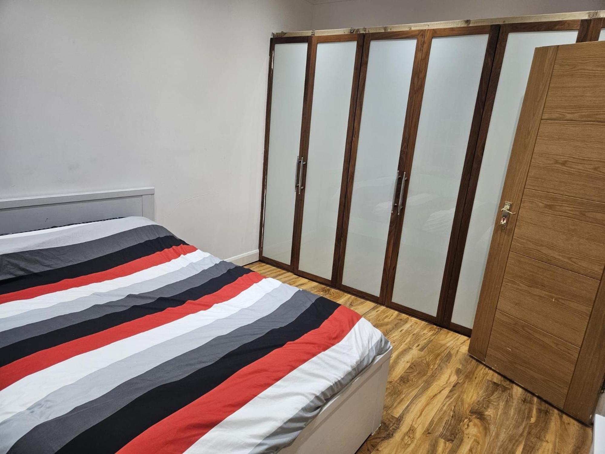 לונדון 2 Bedroom Flat - Travel Direct To Heathrow/Central מראה חיצוני תמונה