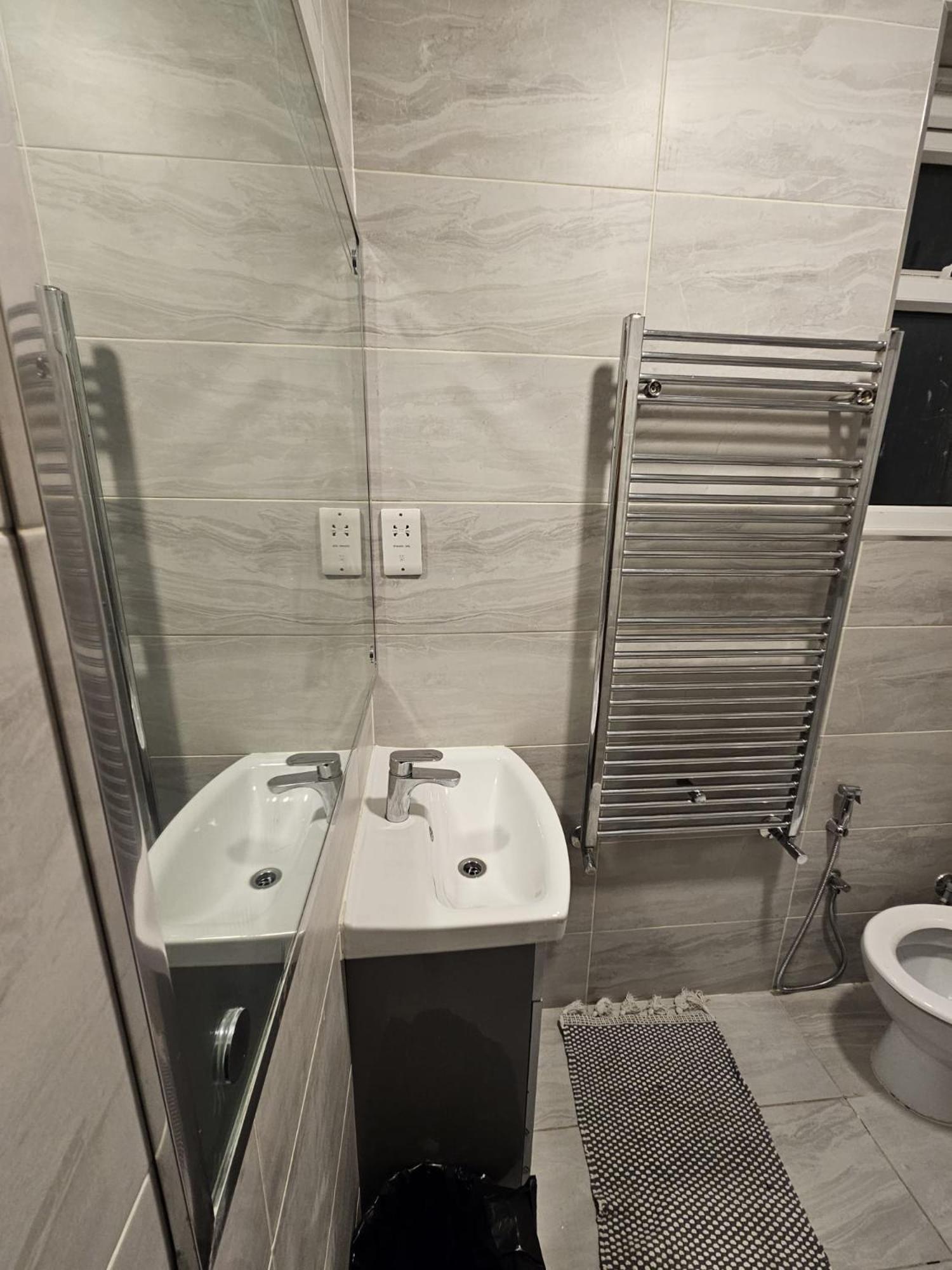 לונדון 2 Bedroom Flat - Travel Direct To Heathrow/Central מראה חיצוני תמונה