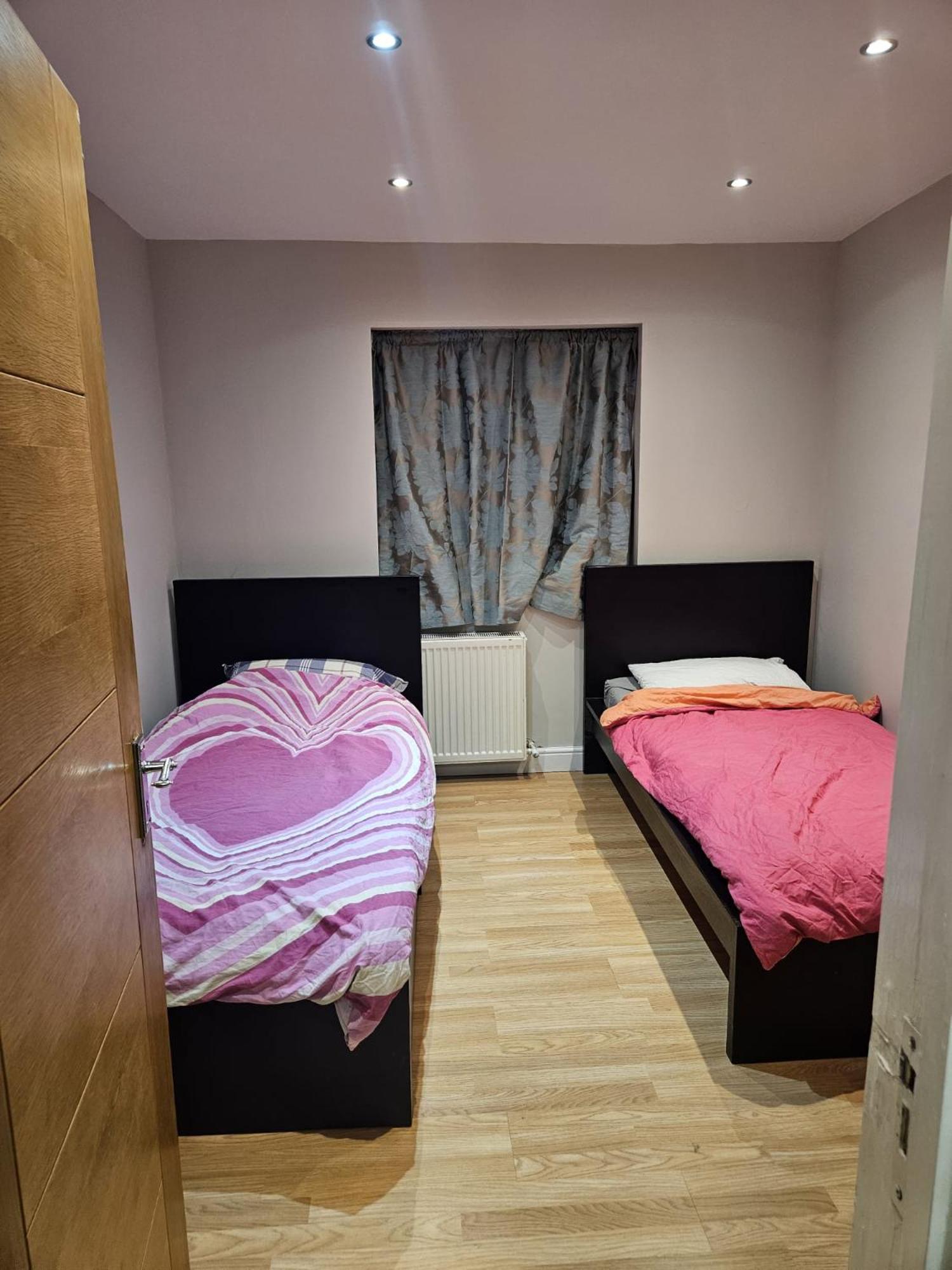 לונדון 2 Bedroom Flat - Travel Direct To Heathrow/Central מראה חיצוני תמונה